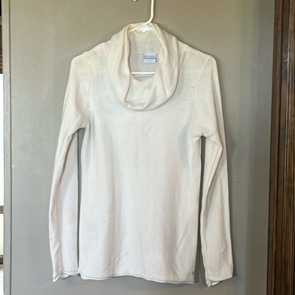 Columbia White crowl neck long sleeve sweater. Size Medium. Pit to pit is 18.5” - Picture 2 of 10